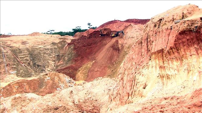 Lực lượng cứu hộ triển khai công tác cứu nạn tại khu vực mỏ bị sập ở làng Zamboye, Cộng hòa Trung Phi ngày 19/8/2026. Ảnh: THX/TTXVN phát