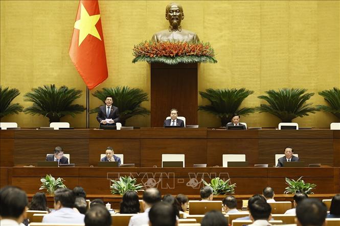 Phó Chủ tịch Quốc hội Nguyễn Hồng Diên điều hành phiên họp. Ảnh: Doãn Tấn - TTXVN