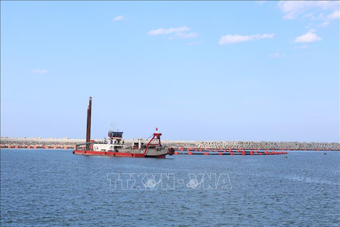 A view of the Lien Chieu Port construction site (Phase 1), where infrastructure components are gradually taking shape to create a new maritime gateway for Da Nang. VNA Photo: Xuân Quý