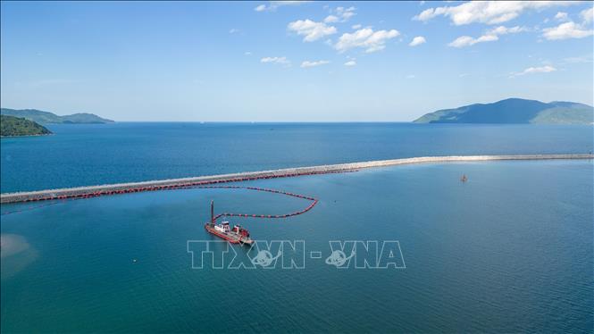 The area designated for the future Lien Chieu port clusters offers ample space, opening up potential for the development of a deep-water port and its associated hinterland logistics system. VNA Photo: Xuân Quý