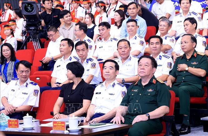Đại tướng Nguyễn Trọng Nghĩa, Ủy viên Bộ Chính trị, Bí thư Trung ương Đảng, Chủ nhiệm Tổng cục Chính trị Quân đội nhân dân Việt Nam và các đại biểu tới dự. Ảnh: Tuấn Anh - TTXVN