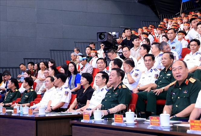 Đại tướng Nguyễn Trọng Nghĩa, Ủy viên Bộ Chính trị, Bí thư Trung ương Đảng, Chủ nhiệm Tổng cục Chính trị QĐND Việt Nam và các đại biểu tham dự. Ảnh: Tuấn Anh - TTXVN