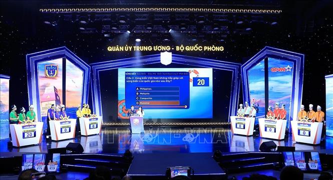 Các đội tham gia trả lời câu hỏi tại vòng chung kết. Ảnh: Tuấn Anh - TTXVN