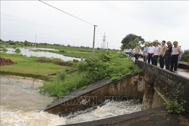 Trạm bơm Ngọc thức, xã Thọ Ngọc đang vận hành 4/5 máy vào lúc 7h45 ngày 21/8/26, tiêu nước dân sinh và nước đệm. Ảnh: Khiếu Tư - TTXVN

