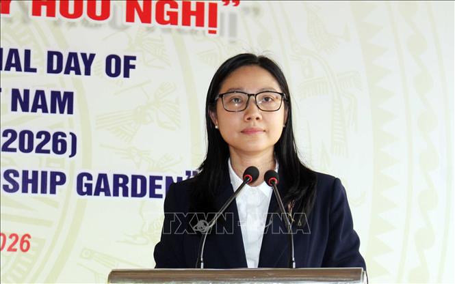 Bà Hà Thanh, Chủ tịch Liên hiệp các tổ chức hữu nghị Thành phố Hồ Chí Minh phát biểu khai mạc chương trình. Ảnh: Xuân Khu - TTXVN