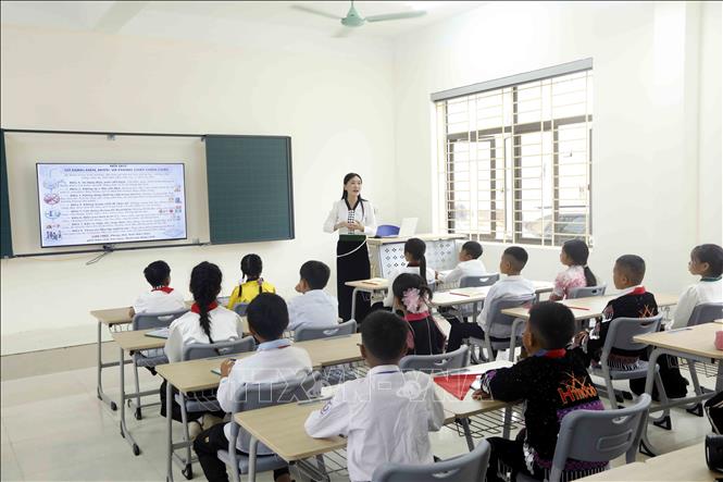 Vận hành thử tại Trường phổ thông nội trú Tiểu học và Trung học cơ sở Yên Sơn. Ảnh: Quang Quyết - TTXVN
