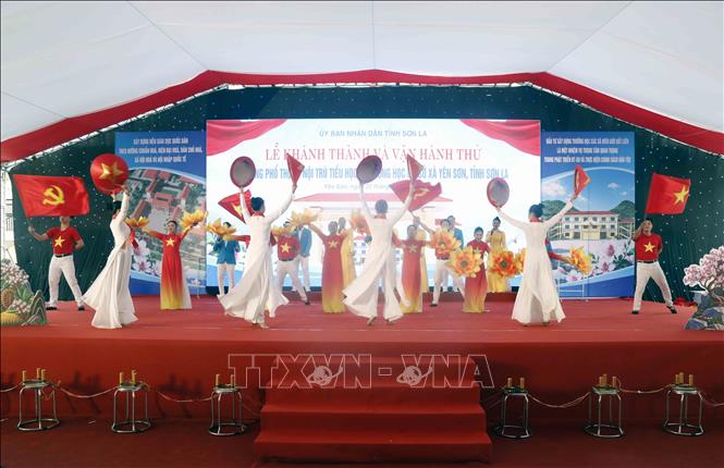Chương trình văn nghệ chào mừng. Ảnh: Quang Quyết - TTXVN