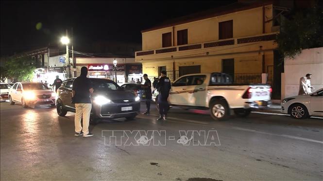 An ninh và mật vụ Algeria triển khai tại các tuyến đường cửa ngõ đô thị. Ảnh: Nguyễn An - PV TTXVN tại Algeria
