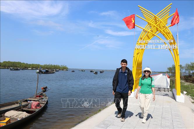 Du lịch trên phá Tam Giang. Ảnh: Mai Trang - TTXVN