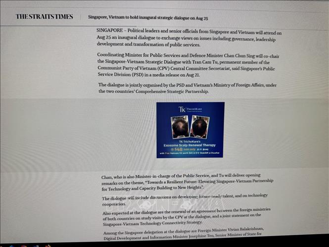 Tờ The Straits Times đưa tin về chuyến thăm và cuộc Đối thoại chiến lược Việt Nam-Singapore lần thứ nhất. Ảnh: Đỗ Vân - PV TTXVN tại Singapore