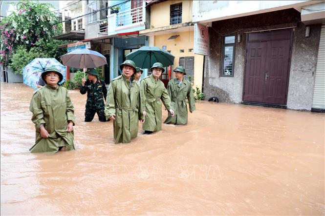 Nước sông Kỳ Cùng dâng cao, nhiều khu vực ven sông, trũng thấp trên địa bàn tỉnh Lạng Sơn bị ngập sâu. Ảnh: Văn Đạt - TTXVN