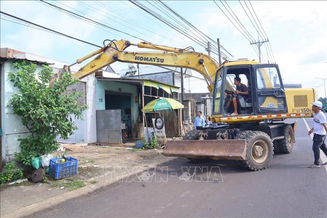 Các công trình nhà ở được tháo dỡ để bàn giao mặt bằng phục vụ dự án cao tốc Bắc – Nam, phía Tây đoạn Gia Nghĩa – Chơn Thành đoạn qua phường Bình Phước. Ảnh: Nhật Bình – TTXVN