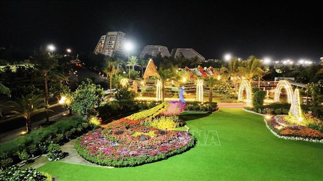 Một góc tiểu cảnh tại khu trưng bày lễ hội ngàn hoa. Ảnh: Sỹ Thắng - TTXVN