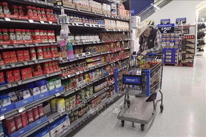 Hàng hoá được bày bán trong cửa hàng của Tập đoàn Walmart tại Vancouver, British Columbia, Canada, ngày 20/4/2026. Ảnh: THX/TTXVN phát