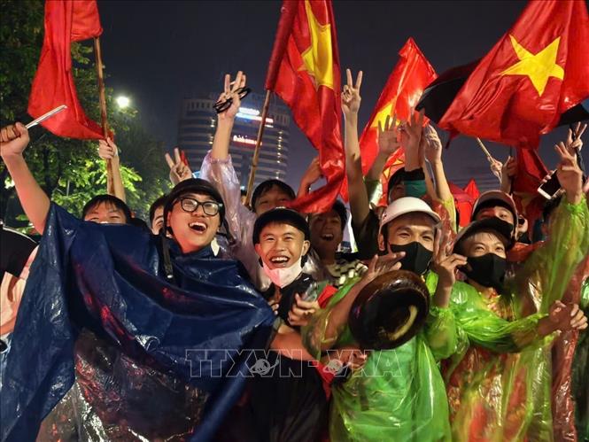 Lâu rồi người hâm mộ Việt Nam được sống lại cảm giác tuyệt vời này. Ảnh: Minh Quyết - TTXVN