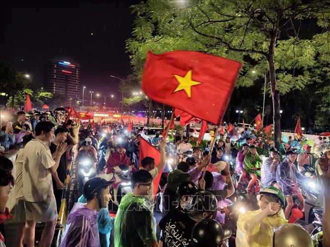 Đêm không ngủ của người hâm mộ Việt Nam. Ảnh: Minh Quyết - TTXVN
