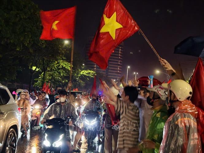 Lâu rồi người hâm mộ Việt Nam được sống lại cảm giác tuyệt vời này. Ảnh: Minh Quyết - TTXVN