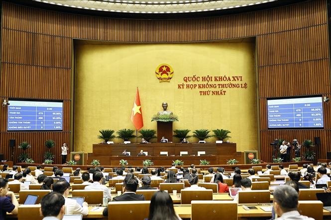 Quốc hội biểu quyết thông qua Luật Phổ biến, giáo dục pháp luật (sửa đổi). Ảnh: Doãn Tấn - TTXVN