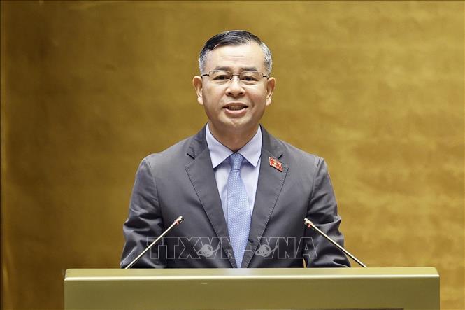 Bộ trưởng Bộ Tài chính Ngô Văn Tuấn, thừa ủy quyền của Thủ tướng Chính phủ trình bày Báo cáo giải trình, tiếp thu, chỉnh lý dự thảo Luật sửa đổi, bổ sung một số điều của Luật Hải quan. Ảnh: Doãn Tấn – TTXVN