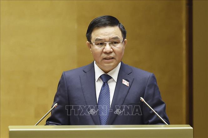 Bộ trưởng Bộ Công Thương Lê Mạnh Hùng, thừa ủy quyền của Thủ tướng Chính phủ trình bày Báo cáo giải trình, tiếp thu, chỉnh lý dự thảo Luật Dầu khí (sửa đổi). Ảnh: Doãn Tấn – TTXVN