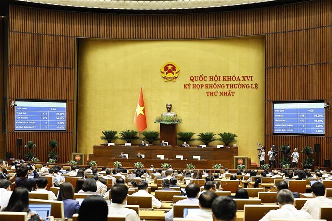 Quốc hội biểu quyết thông qua Luật Dầu khí (sửa đổi). Ảnh: Doãn Tấn – TTXVN