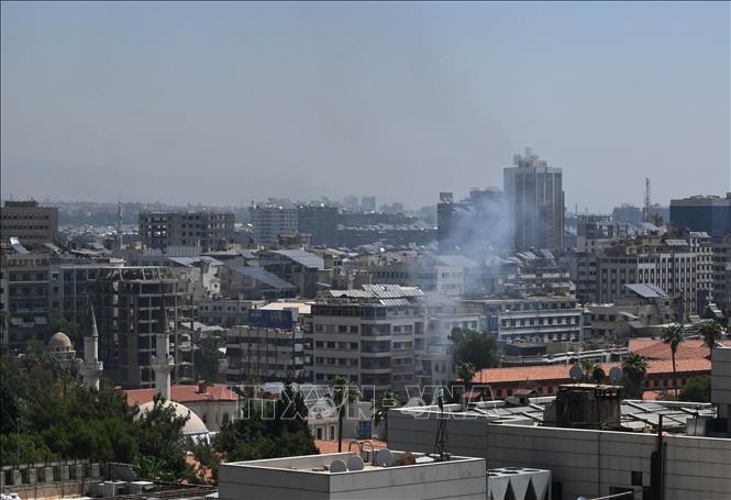 Khói bốc lên sau một vụ tấn công tại Damascus, Syria. Ảnh: THX/TTXVN phát