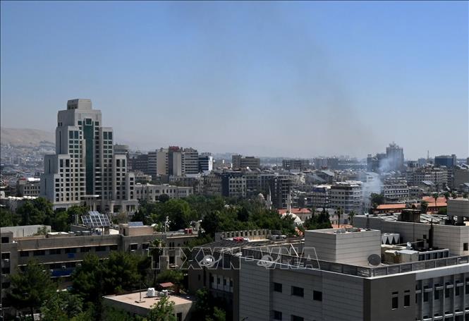 Khói bốc lên sau một vụ tấn công tại Damascus, Syria. Ảnh: THX/TTXVN phát