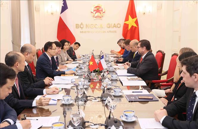  Bộ trưởng Ngoại giao Lê Hoài Trung hội đàm với Bộ trưởng Ngoại giao Cộng hòa Chile Francisco Pérez Mackenna. Ảnh: An Đăng - TTXVN