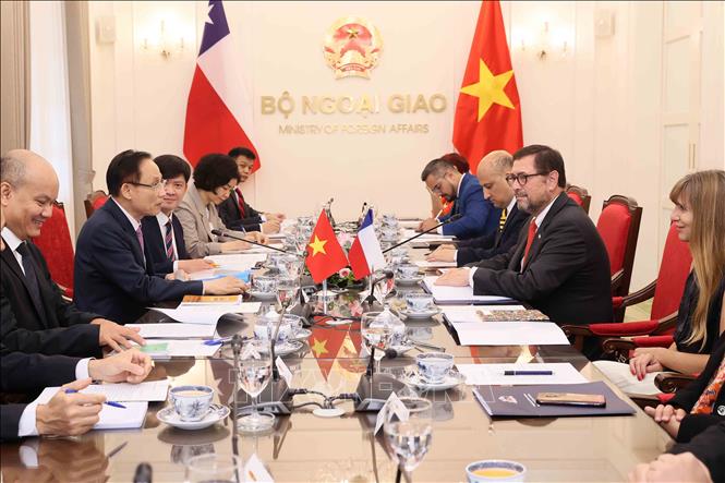 Bộ trưởng Ngoại giao Lê Hoài Trung hội đàm với Bộ trưởng Ngoại giao Cộng hòa Chile Francisco Pérez Mackenna. Ảnh: An Đăng - TTXVN
