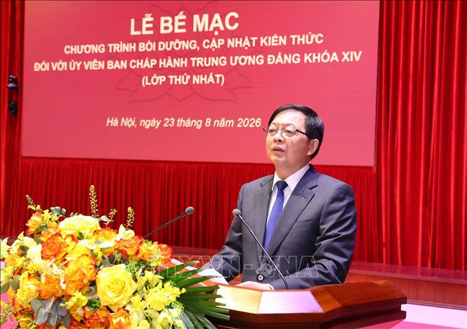 Đồng chí Hồ Quốc Dũng, Ủy viên Trung ương Đảng, Phó Thủ tướng, đại diện các học viên phát biểu. Ảnh: Văn Điệp – TTXVN
