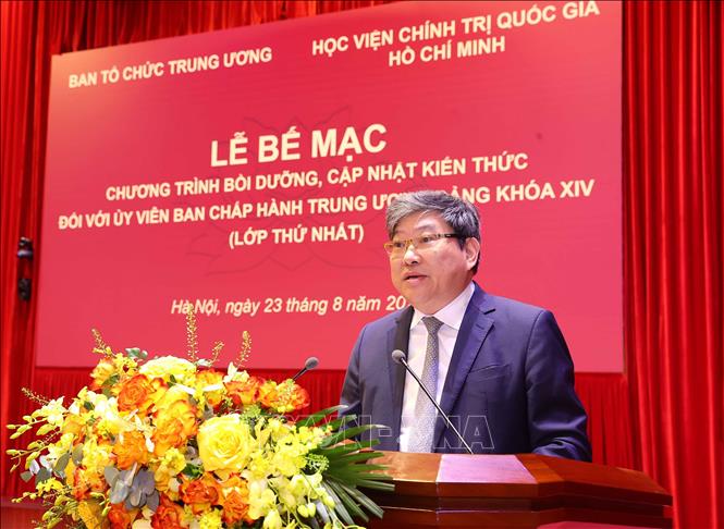 PGS.TS Nguyễn Duy Bắc, Phó Giám đốc Học viện Chính trị quốc gia Hồ Chí Minh phát biểu. Ảnh: Văn Điệp – TTXVN