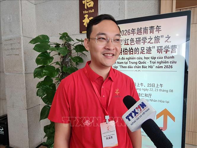 Anh Nguyễn Mạnh Thắng, Ủy viên Ban Chấp hành Thành đoàn Hà Nội, Bí thư Đoàn xã Thường Tín, cho biết anh cảm thấy vô cùng xúc động khi được nghe và tìm hiểu về những hoạt động cách mạng của Chủ tịch Hồ Chí Minh tại Trung Quốc. Ảnh: Quang Hưng-PV TTXVN tại Trung Quốc