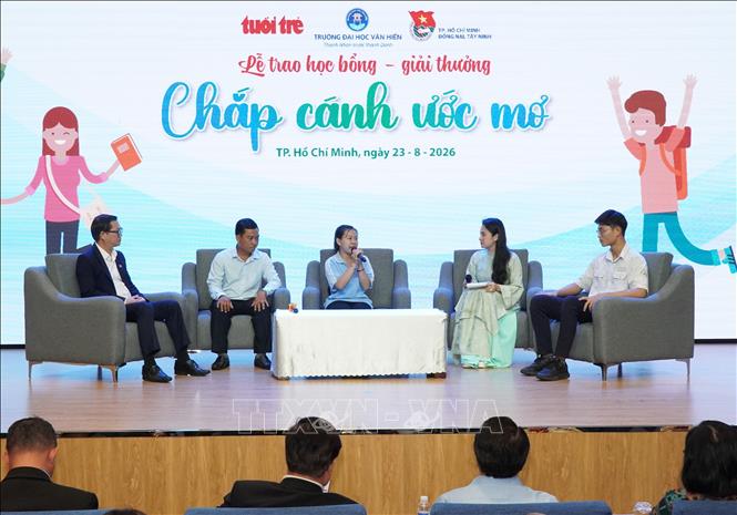 Chương trình giao lưu với các tác giả, học sinh vượt khó tại lễ trao học bổng, giải thưởng “Chắp cánh ước mơ” năm 2026. Ảnh: Trung Tuyến - TTXVN 