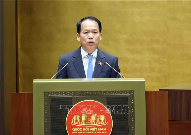 Bộ trưởng Bộ Tư pháp Hoàng Thanh Tùng, thừa ủy quyền của Thủ tướng Chính phủ trình bày Báo cáo giải trình, tiếp thu, chỉnh lý dự thảo Luật sửa đổi, bổ sung một số điều của Luật Trách nhiệm bồi thường của Nhà nước. Ảnh: Phạm Kiên - TTXVN