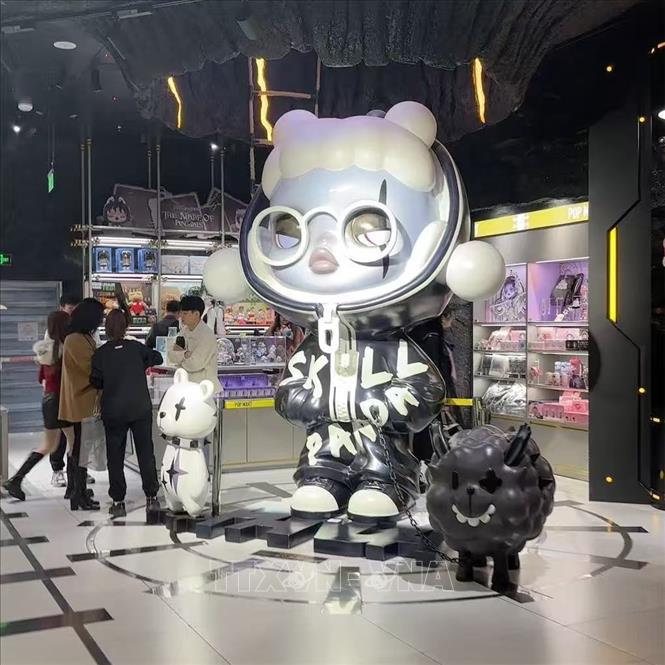 Mô hình sản phẩm Skull Panda của Pop Mart. Ảnh: Hải Yến - TTXVN tại Trung Quốc
