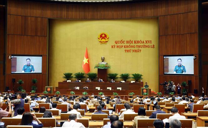 Deputy Prime Minister and Minister of National Defence Phan Van Giang presents the Government’s report at the event. VNA Photo: Phạm Kiên