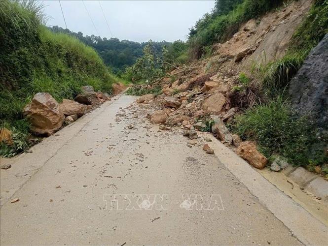 Nhiều tuyến trên địa bàn tỉnh Cao Bằng bị sạt lở. Ảnh: TTXVN phát