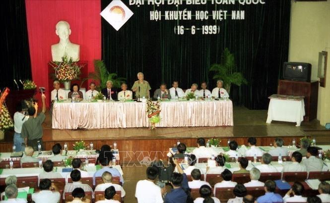Đại tướng Võ Nguyên Giáp, Chủ tịch danh dự Hội khuyến học Việt Nam đến dự và phát biểu tại Đại hội đại biểu toàn quốc hội khuyến học Việt Nam ngày 16/6/1999. Ảnh: Trần Thiêm - TTXVN