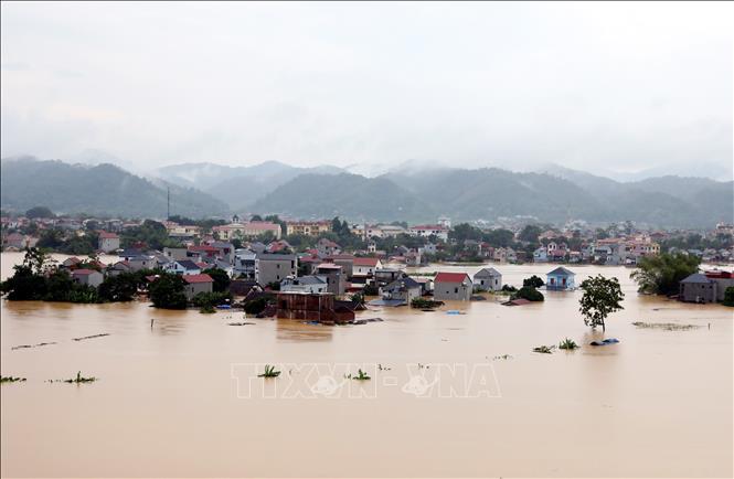 Quang cảnh một khu dân cư tại xã Tràng Định, tỉnh Lạng Sơn bị nước lũ bủa vây. Ảnh: Văn Đạt - TTXVN