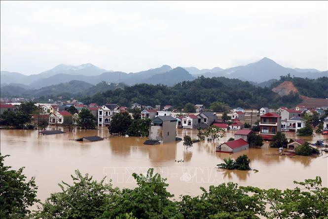 Một góc khu dân cư xã Tràng Định, tỉnh Lạng Sơn bị nước lũ bao quanh. Ảnh: Văn Đạt - TTXVN