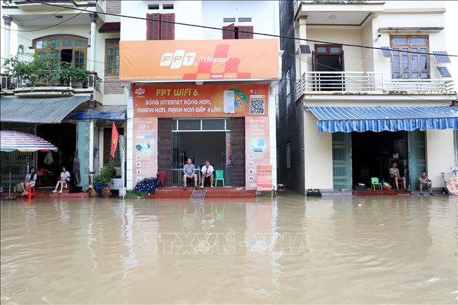 Khu dân cư thôn 1, xã Thất Khê, tỉnh Lạng Sơn bị ngập sâu, người dân mỏi mòn chờ nước rút. Ảnh: Văn Đạt - TTXVN