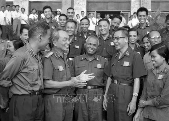 Đại tướng Võ Nguyên Giáp và các đại biểu quân đội tại kỳ họp của Quốc hội khóa 6, sáng 2/7/1976. Ảnh: Ngọc Khanh-TTXVN