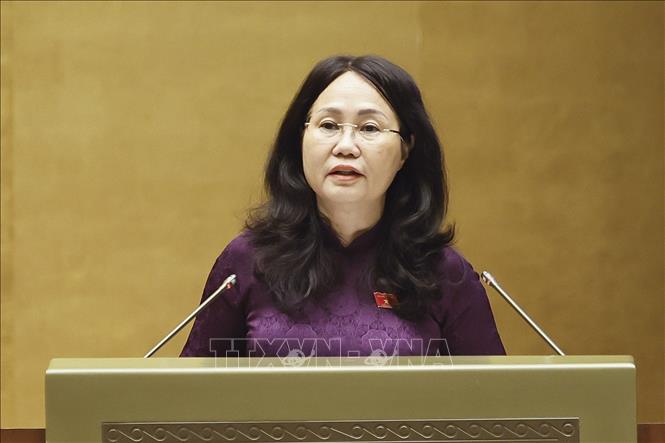 Bộ trưởng Bộ Văn hóa, Thể thao và Du lịch Lâm Thị Phương Thanh, thừa ủy quyền của Thủ tướng Chính phủ trình bày Báo cáo giải trình, tiếp thu, chỉnh lý dự thảo Luật sửa đổi, bổ sung một số điều của Luật Xuất bản. Ảnh: Doãn Tấn – TTXVN