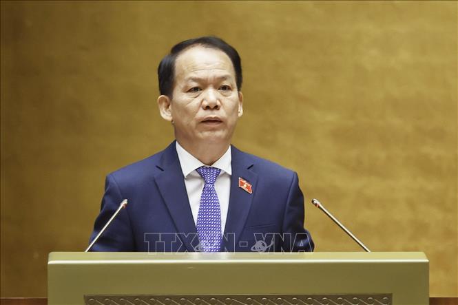 Bộ trưởng Bộ Tư pháp Hoàng Thanh Tùng, thừa ủy quyền của Thủ tướng Chính phủ trình bày Báo cáo giải trình, tiếp thu, chỉnh lý dự thảo Luật Hòa giải ở cơ sở (sửa đổi). Ảnh: Doãn Tấn - TTXVN