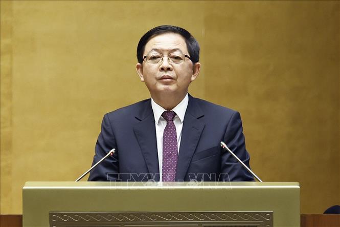 Phó Thủ tướng Hồ Quốc Dũng, thừa ủy quyền của Thủ tướng Chính phủ trình bày Báo cáo giải trình, tiếp thu, chỉnh lý dự thảo Luật sửa đổi, bổ sung một số điều của Luật Tần số vô tuyến điện, Luật Viễn thông, Luật Giao dịch điện tử và Luật Chuyển giao công nghệ. Ảnh: Doãn Tấn – TTXVN