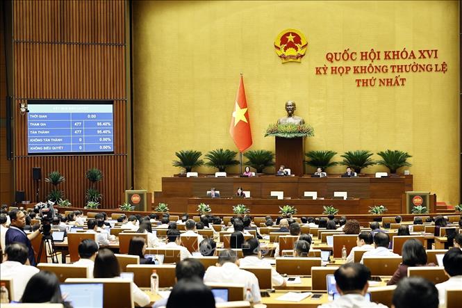 Quốc hội biểu quyết thông qua Luật sửa đổi, bổ sung một số điều của Luật Tần số vô tuyến điện, Luật Viễn thông, Luật Giao dịch điện tử và Luật Chuyển giao công nghệ. Ảnh: Doãn Tấn – TTXVN