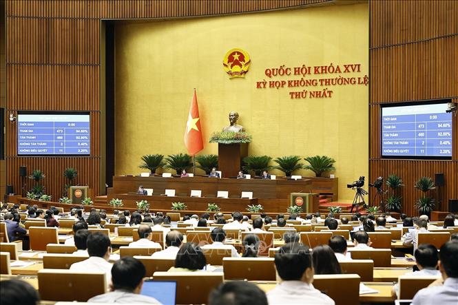 Quốc hội biểu quyết thông qua Nghị quyết của Quốc hội về điều chỉnh chủ trương đầu tư Dự án đầu tư xây dựng tuyến đường sắt Lào Cai - Hà Nội - Hải Phòng. Ảnh: Doãn Tấn – TTXVN