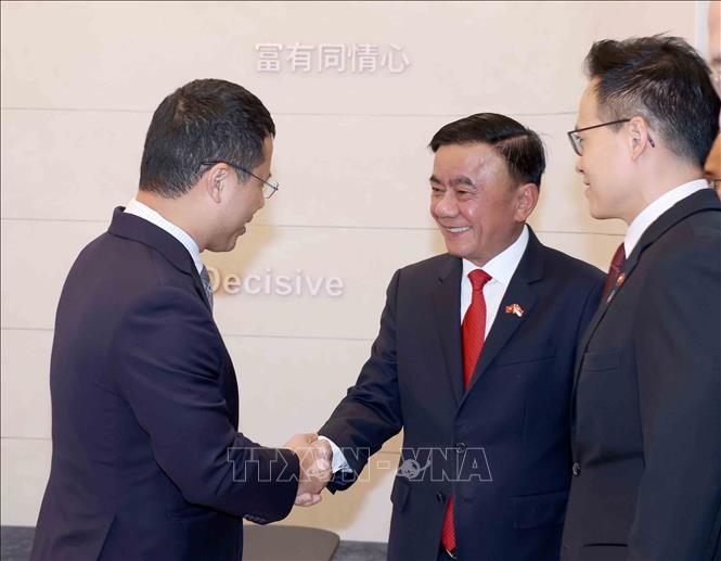Thường trực Ban Bí thư Trần Cẩm Tú hội kiến Chủ tịch Đảng Hành động Nhân dân Singapore, Bộ trưởng Giáo dục Singapore Desmond Lee. Ảnh: Phương Hoa - TTXVN