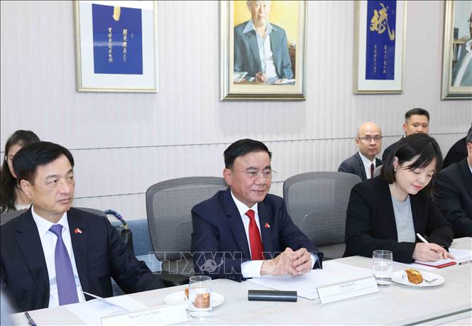 Thường trực Ban Bí thư Trần Cẩm Tú phát biểu tại cuộc hội kiến Chủ tịch Đảng Hành động Nhân dân Singapore Desmond Lee. Ảnh: Phương Hoa - TTXVN