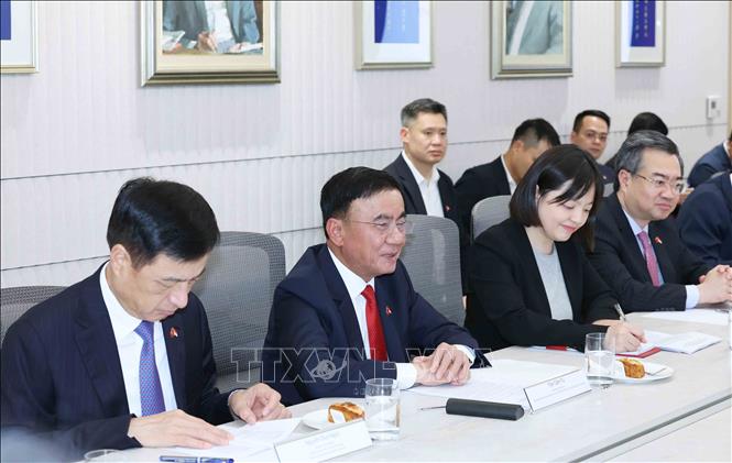 Thường trực Ban Bí thư Trần Cẩm Tú phát biểu tại cuộc hội kiến Chủ tịch Đảng Hành động Nhân dân Singapore Desmond Lee. Ảnh: Phương Hoa - TTXVN
